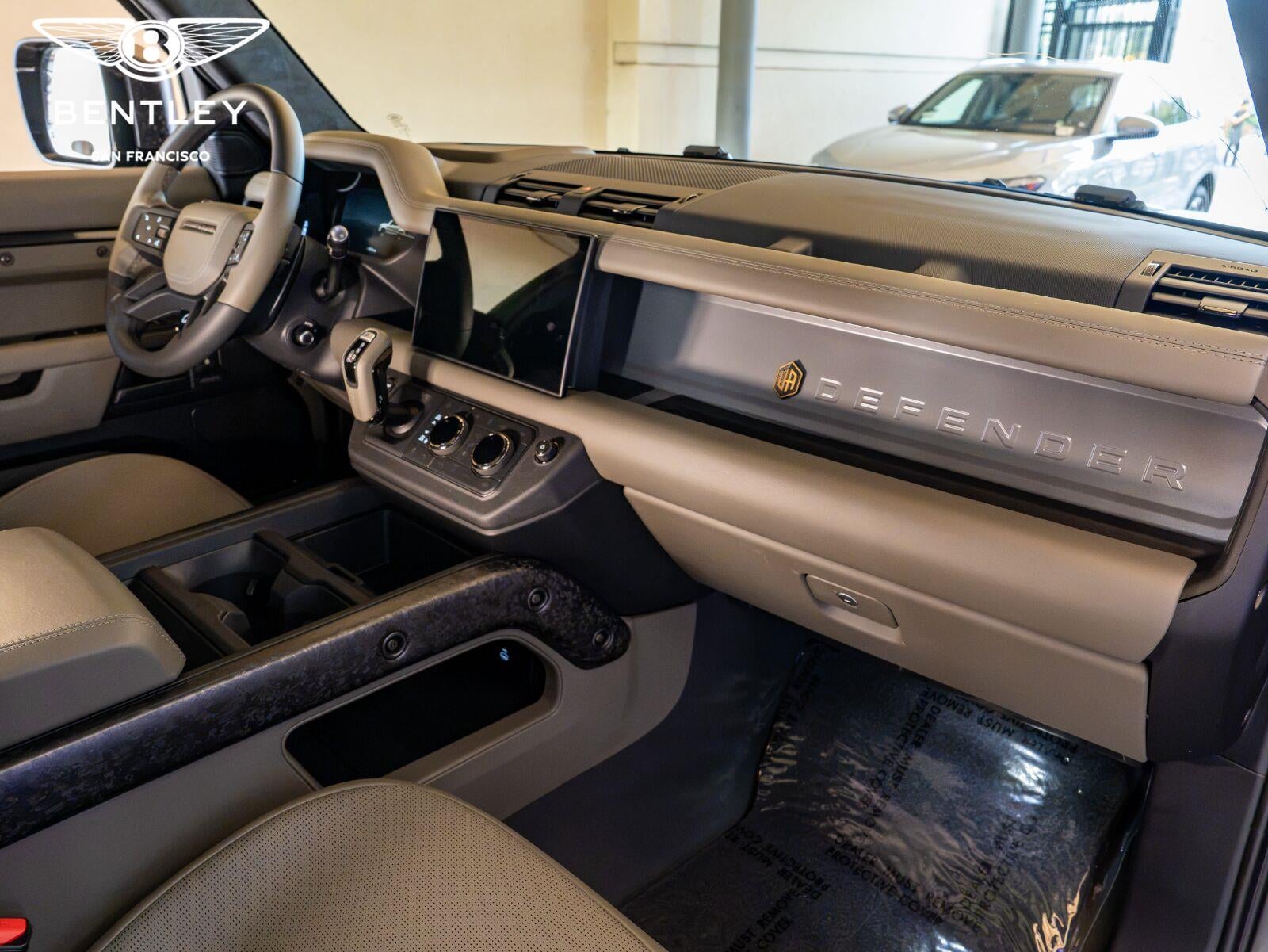2025 Land Rover Defender URBAN OCTA Edition One