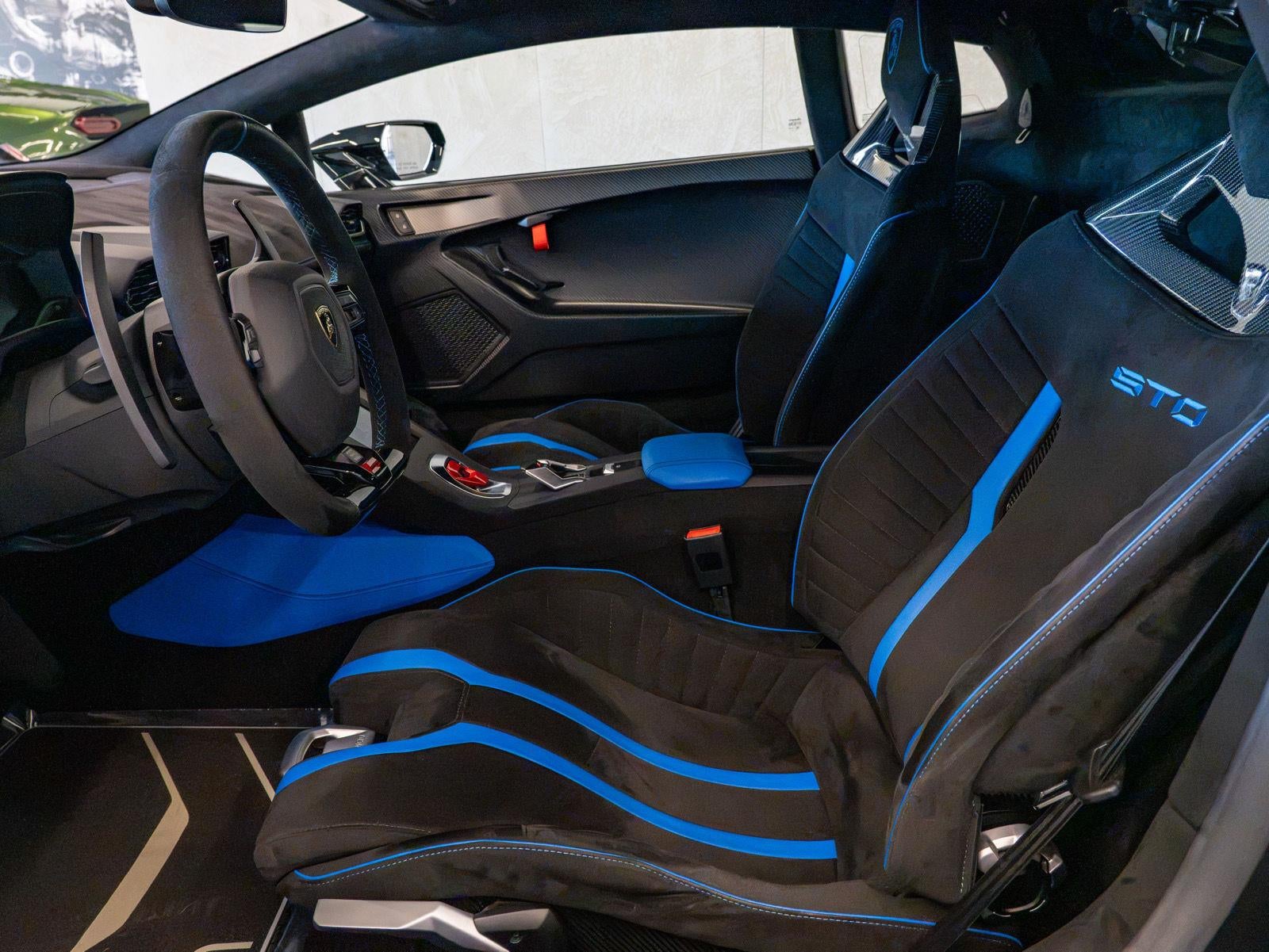2024 Lamborghini Huracan STO Coupe