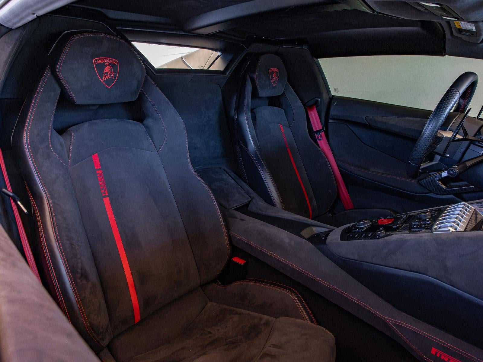 2016 Lamborghini Aventador LP 700-4 Pirelli Edition