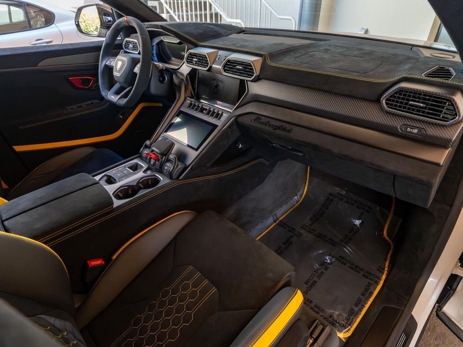 2024 Lamborghini Urus Performante