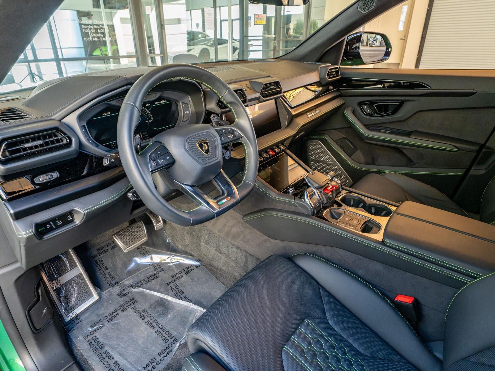 2025 Lamborghini Urus SE