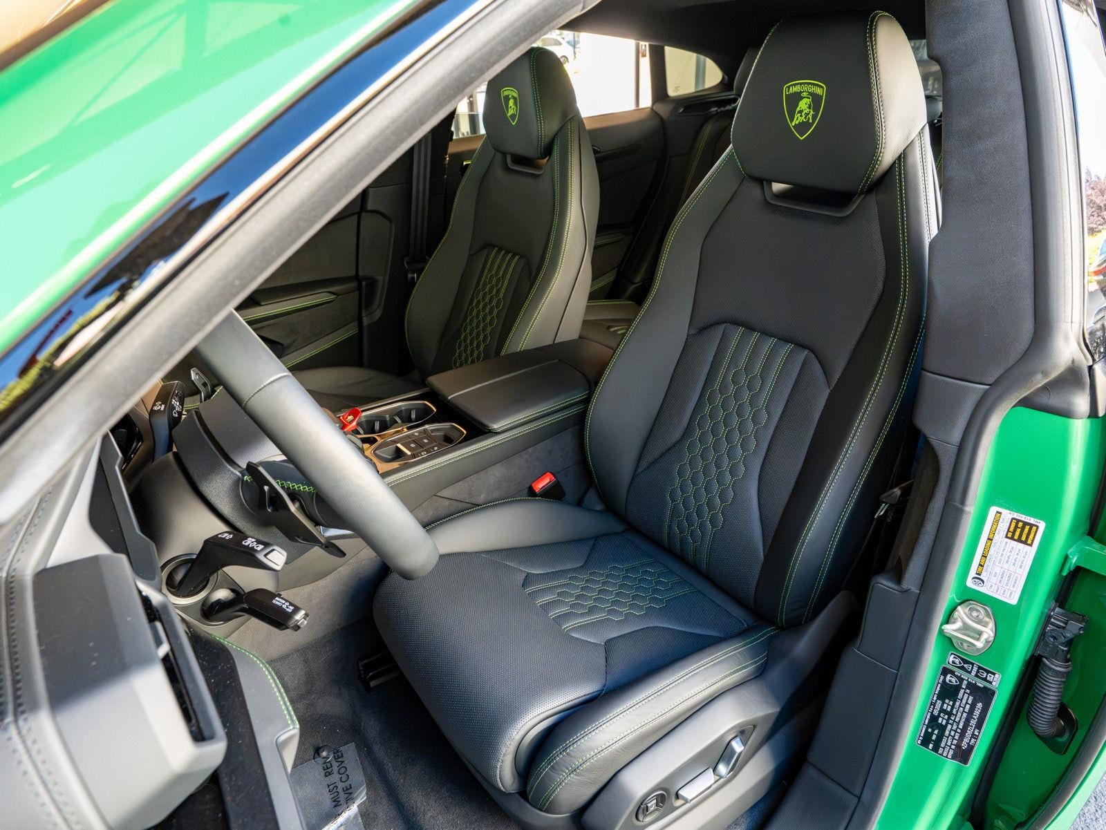 2025 Lamborghini Urus SE