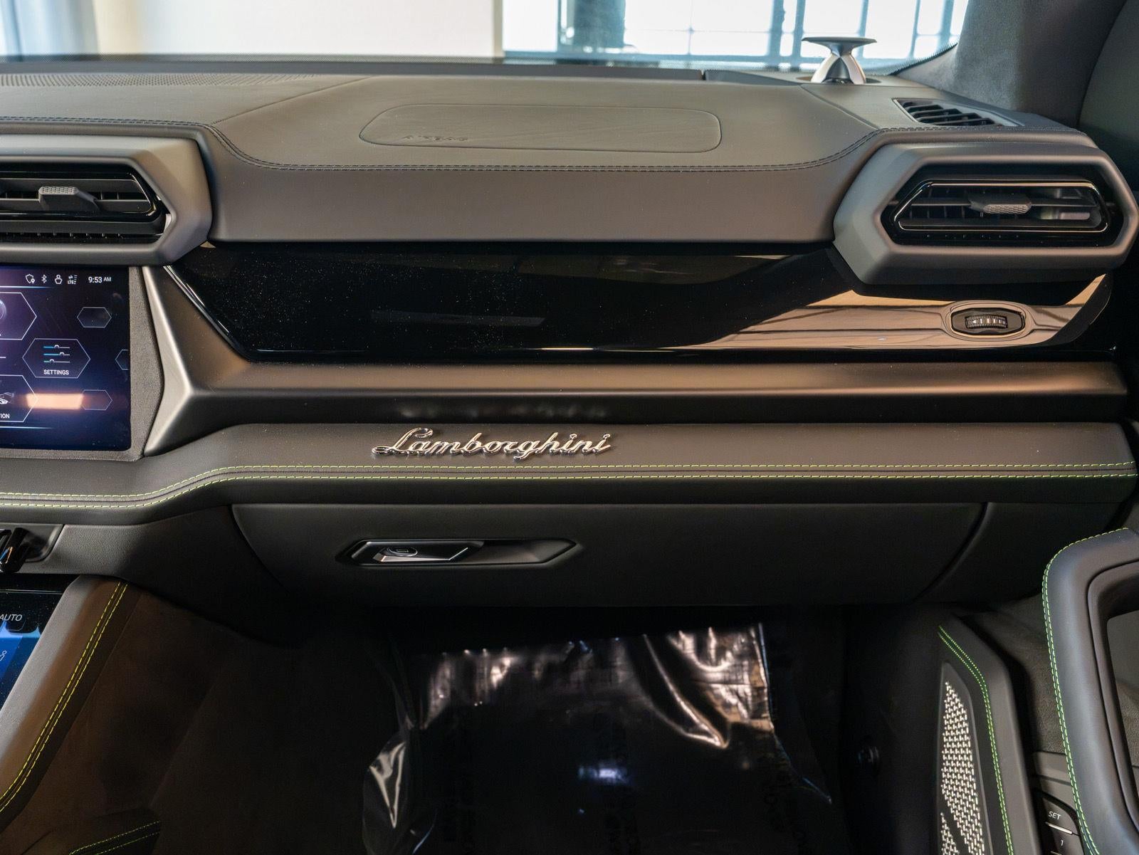 2025 Lamborghini Urus SE