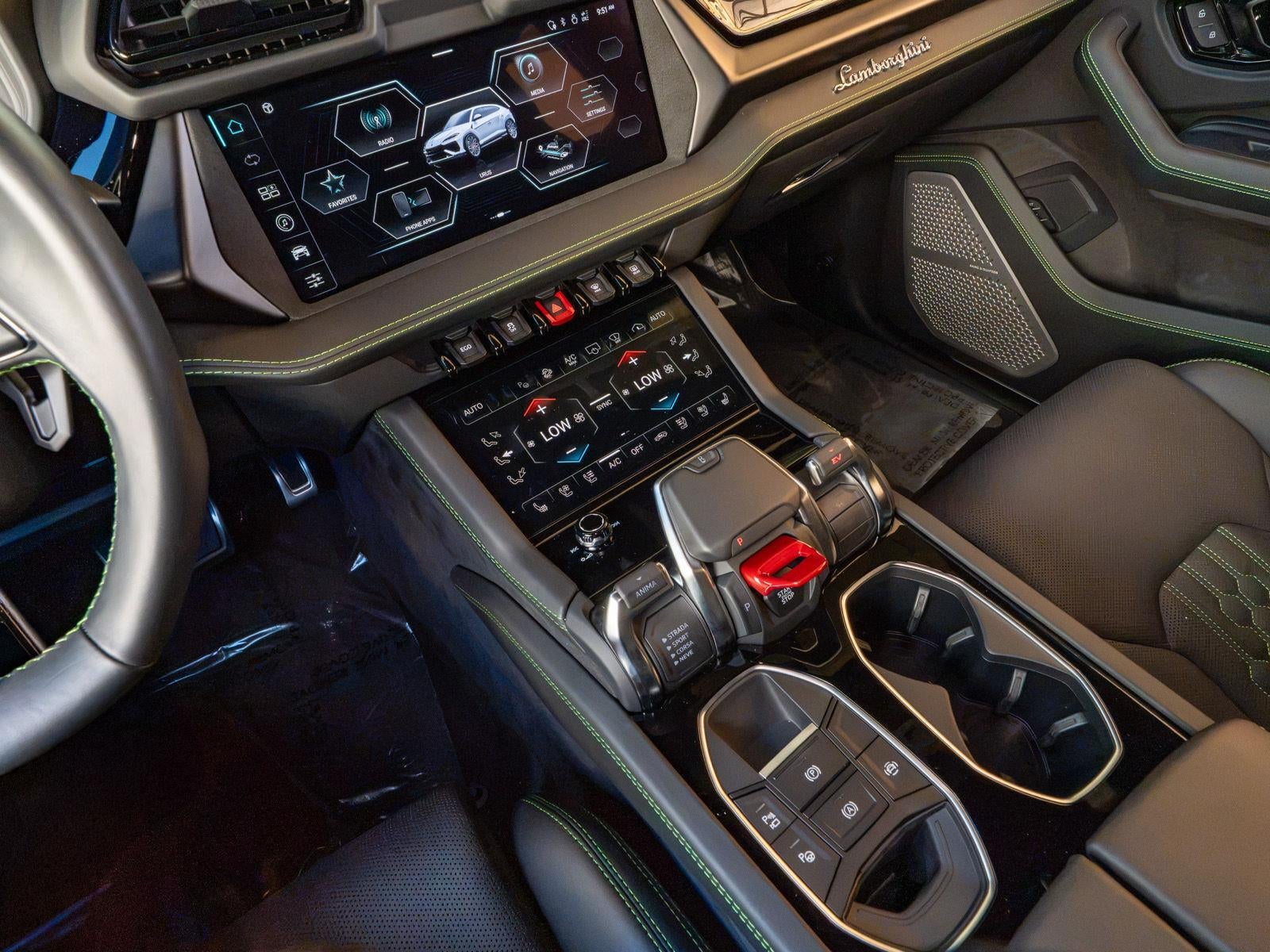 2025 Lamborghini Urus SE