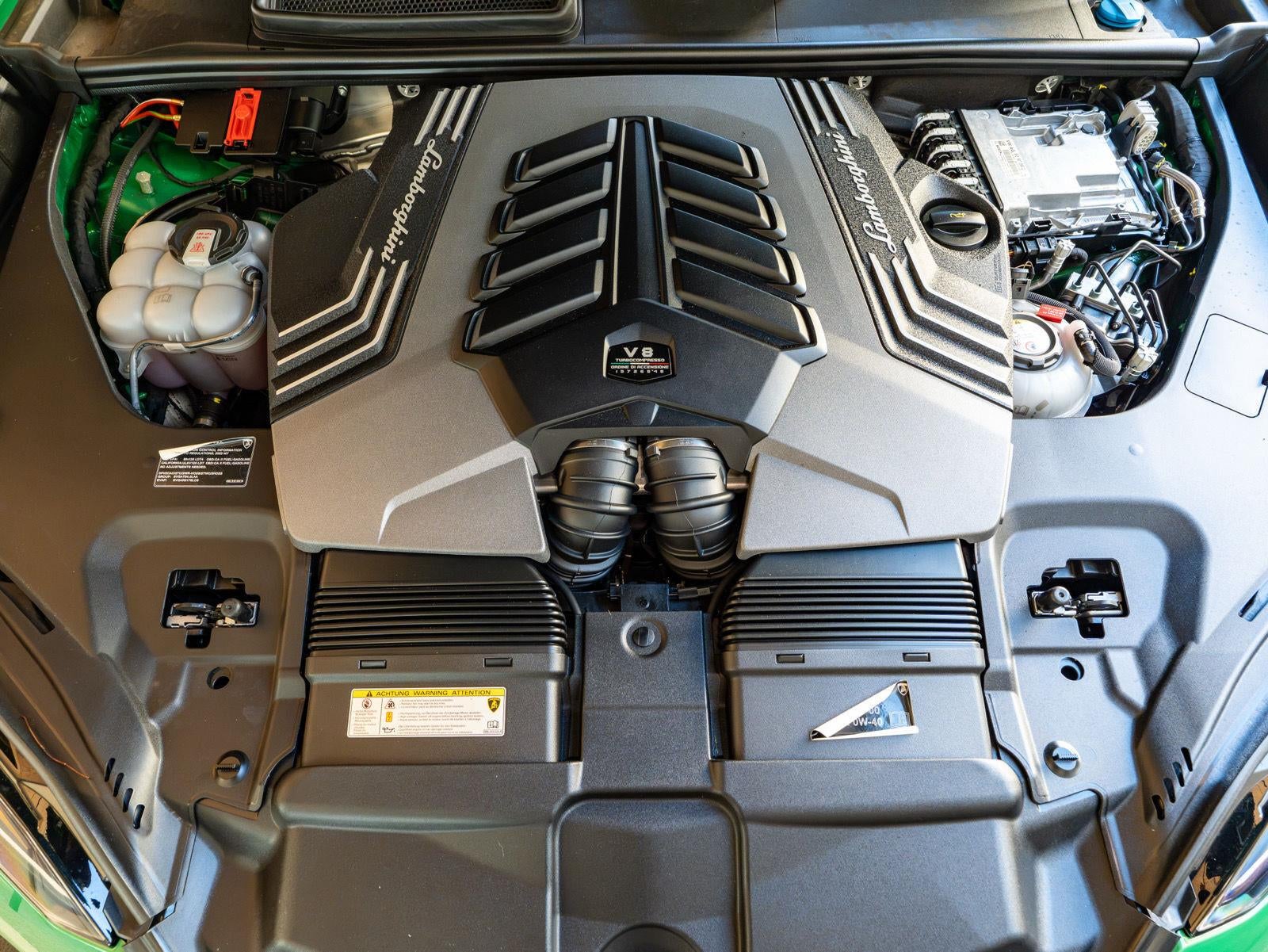 2025 Lamborghini Urus SE