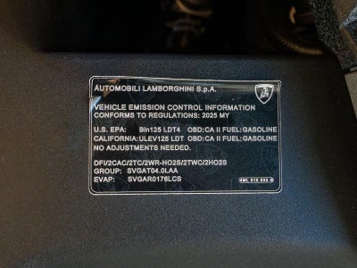 2025 Lamborghini Urus SE